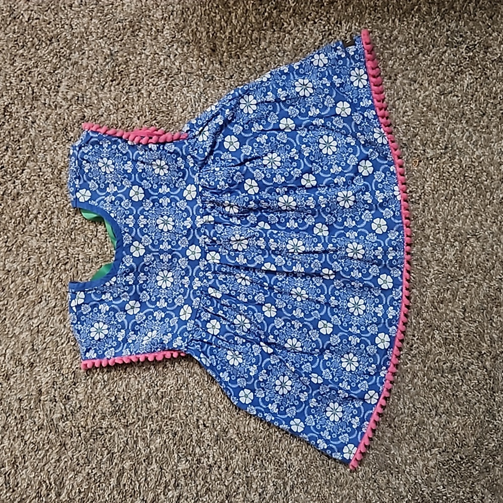 EUC Matilda Jane Blue Floral Top with Green Bow